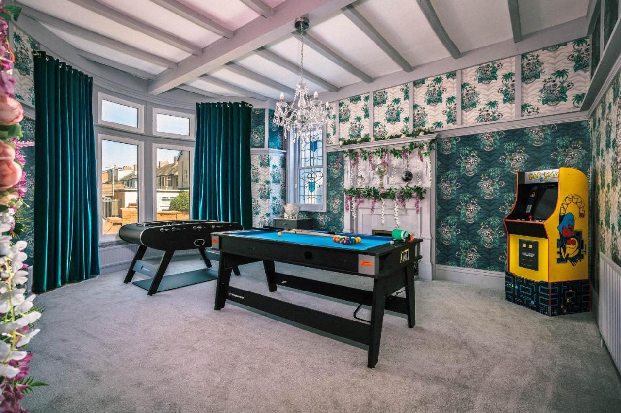 Empress Hall By Charles Alexander Short - Sleeps 20 Casa vacanze Blackpool